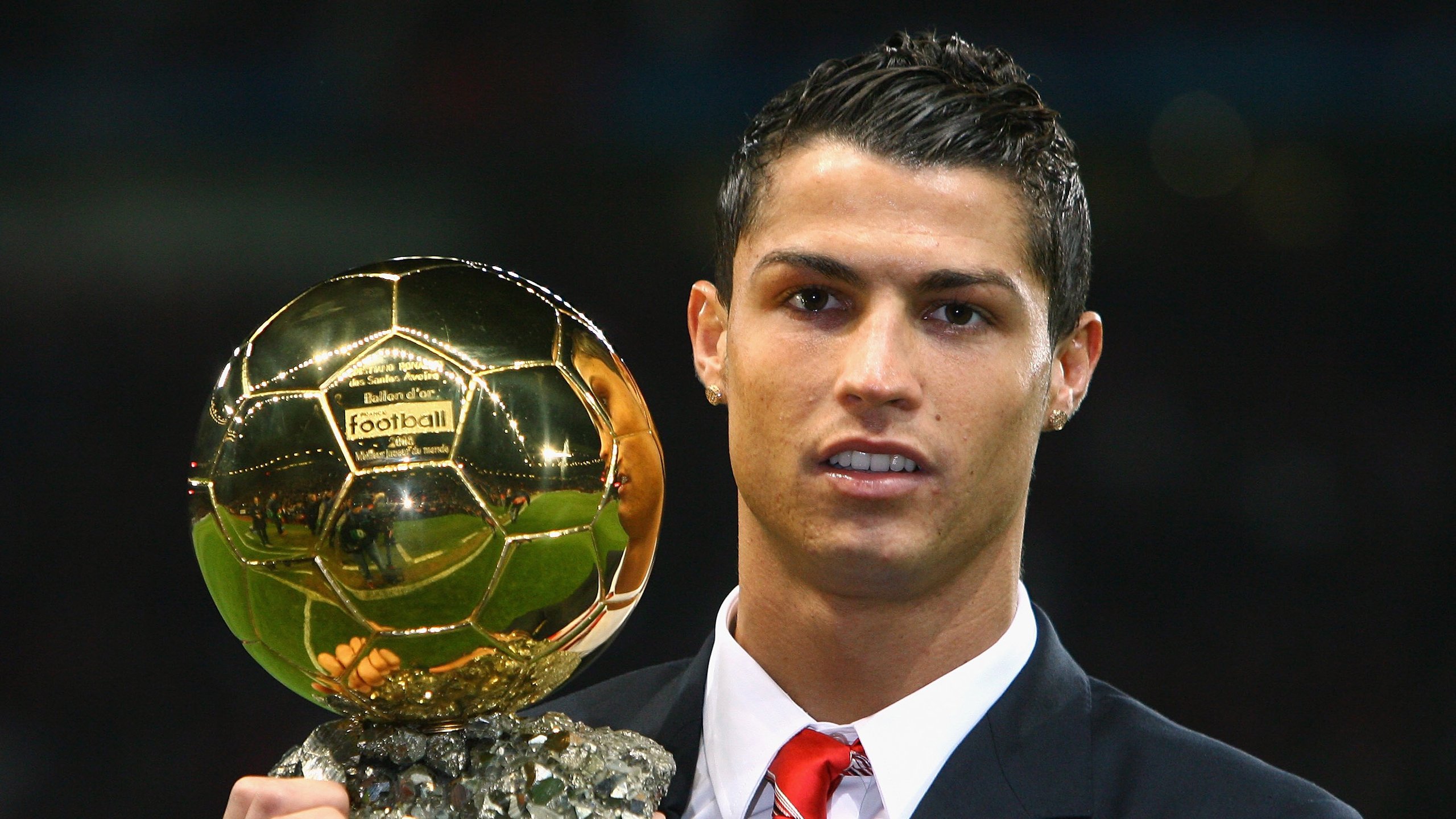 欧冠决赛焦点战意外预热？哥伦比亚提前终结悬念，爱尔兰元素暗藏玄机