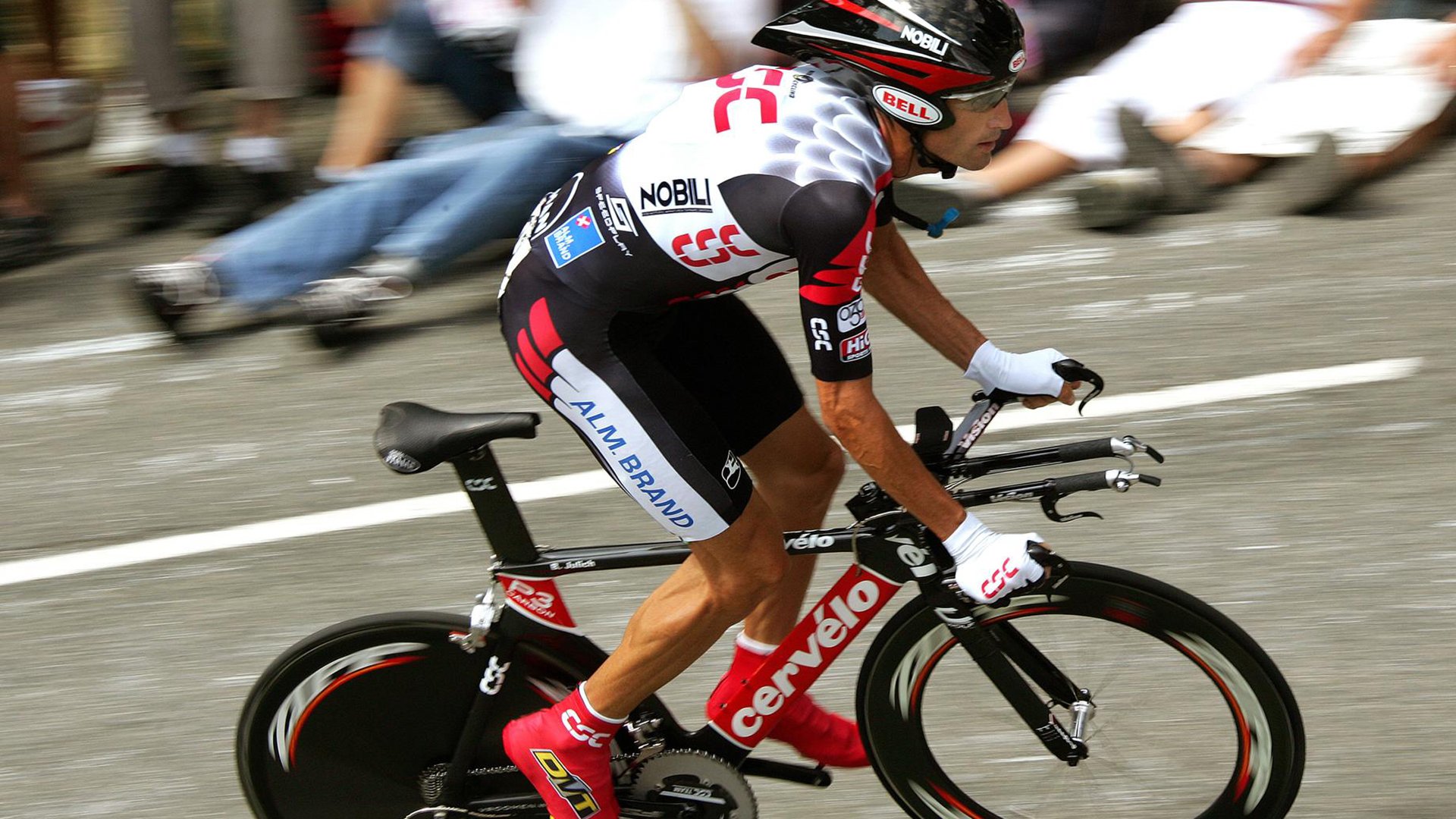 约基奇彻底打爆防线，深圳队速胜魔术